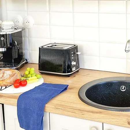 Bed and Breakfast Follemira Cz - Kitchen - Garden - Bike Storage